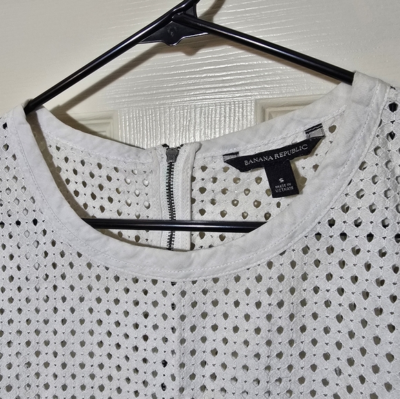 Size S Banana Republic Crew Neck Eyelet Lace Vintage Crop Top - Picture 6 of 12